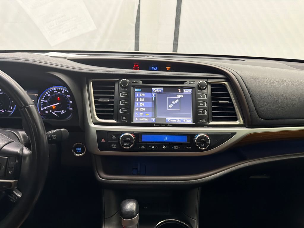 Used 2019 Toyota Highlander Limited FWD image 32