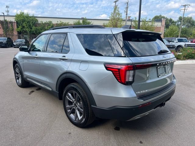 Used 2025 Ford Explorer Active w/ Active Comfort Package AWD/4WD image 7
