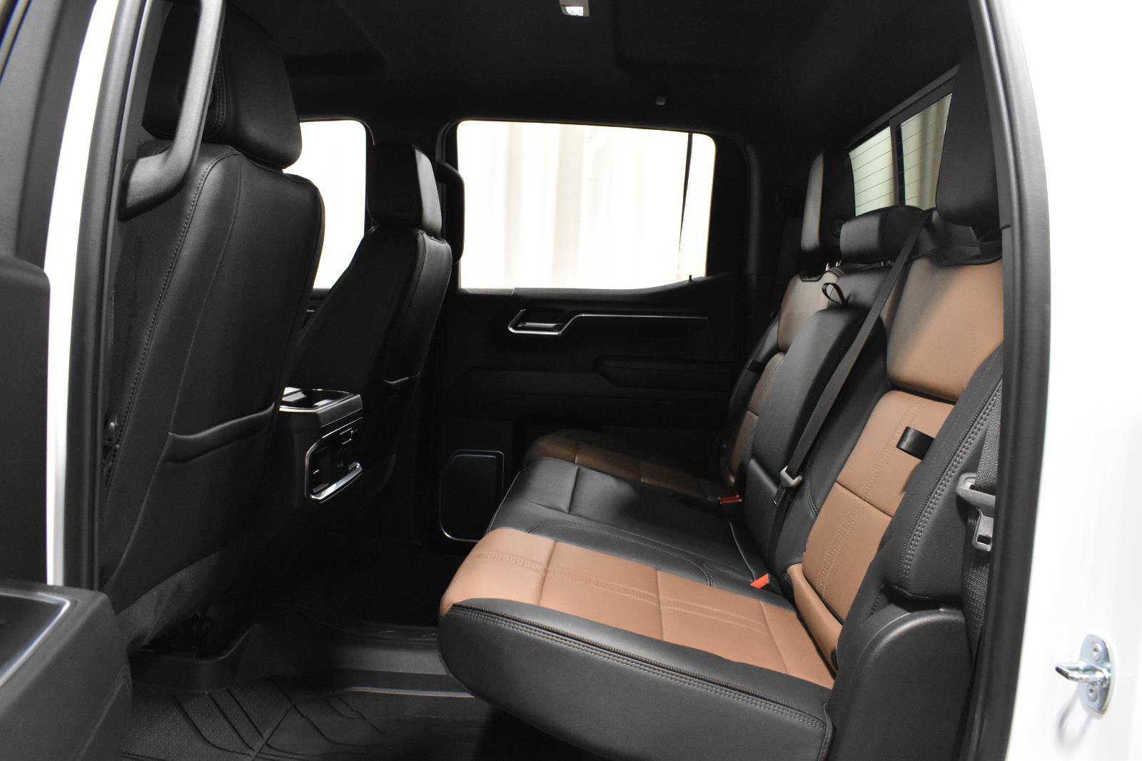 Used 2023 Chevrolet Silverado 1500 High Country w/ Max Trailering Package image 8