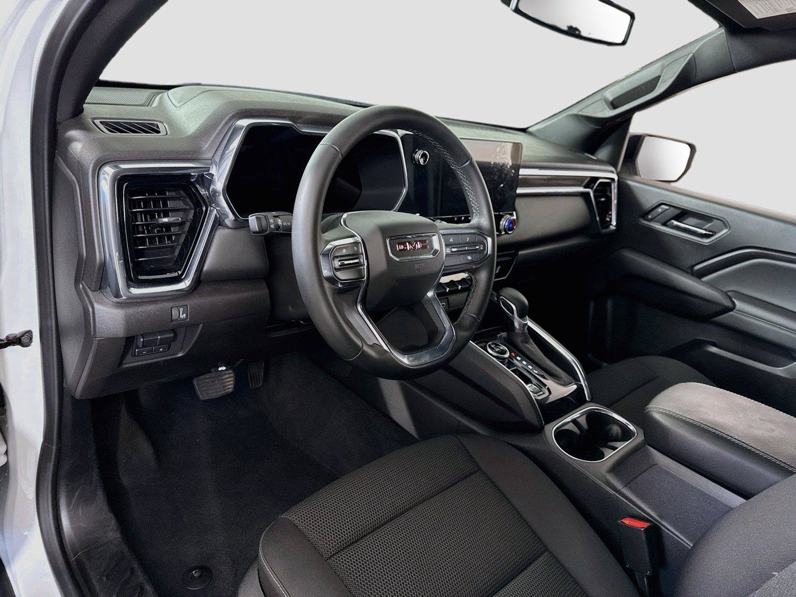 Used 2025 GMC Canyon Elevation w/ Convenience Package AWD/4WD image 3