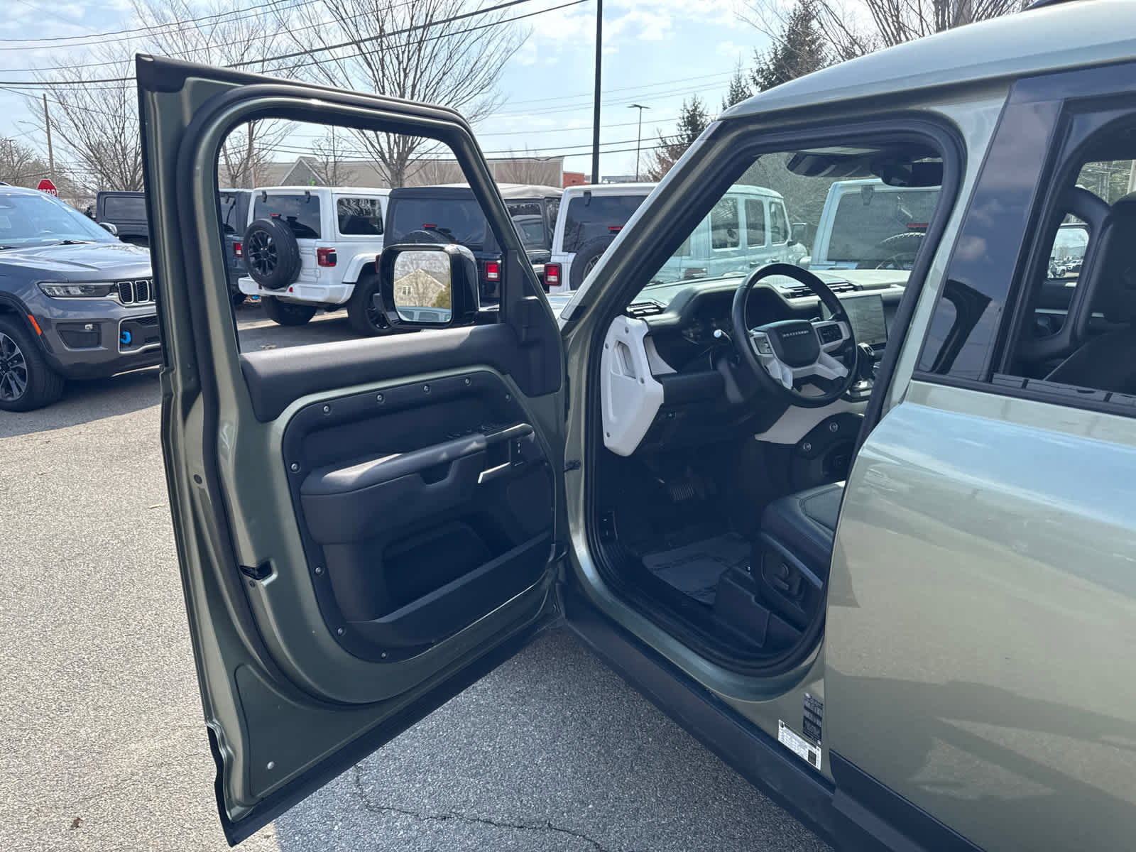 Used 2025 Land Rover Defender 110 S image 11