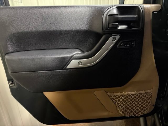 Used 2012 Jeep Wrangler Unlimited Rubicon w/ Dual Top Group AWD/4WD image 12