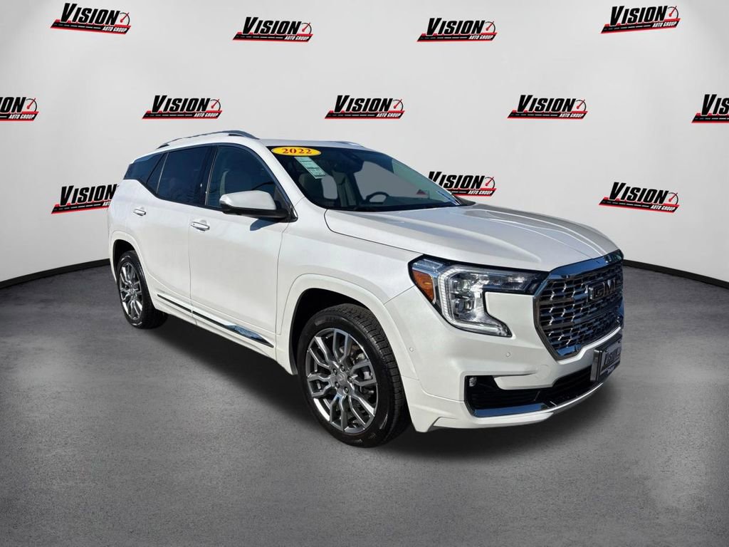 Used 2022 GMC Terrain Denali w/ Denali Premium Package AWD/4WD image 3