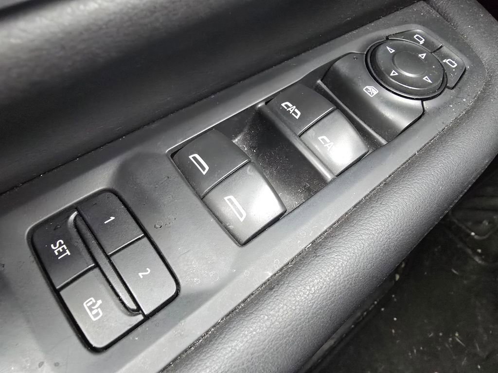 Used 2021 GMC Yukon XL SLT w/ Rear Media and Nav Package image 27