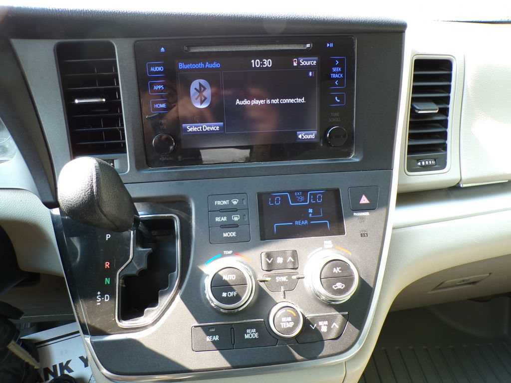 Used 2017 Toyota Sienna LE AWD/4WD image 24