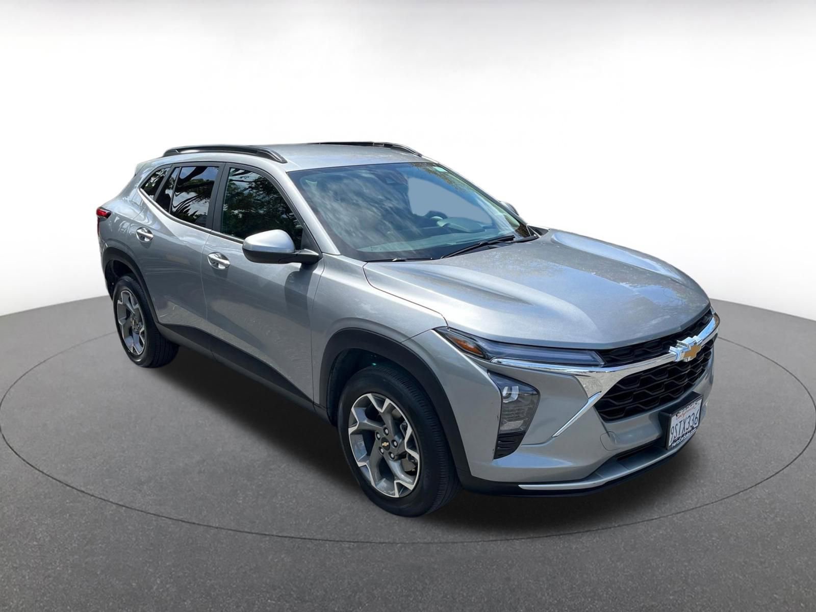 Used 2025 Chevrolet Trax LT w/ LT Convenience Package image 1