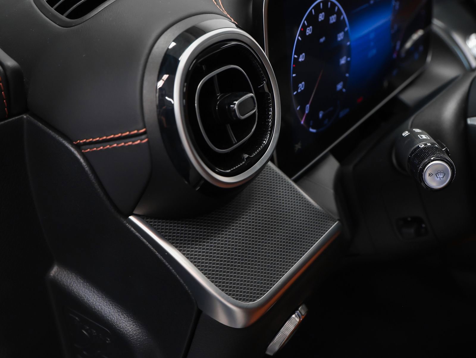 Used 2024 Mercedes-Benz GLC 300 image 35