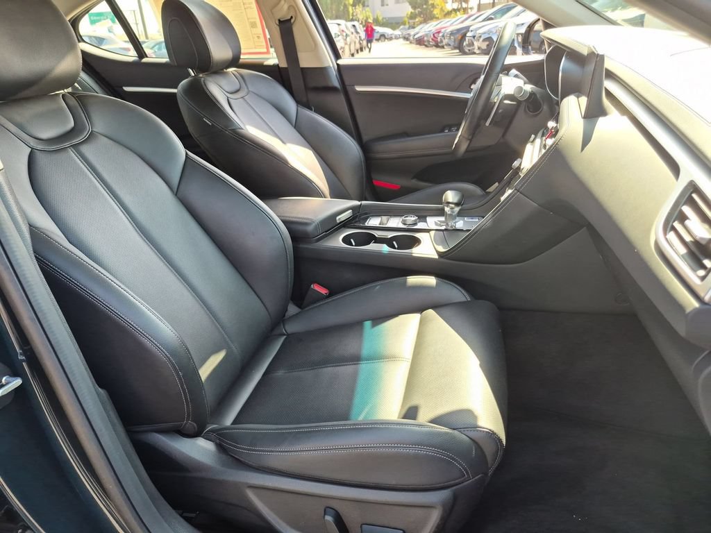 Used 2025 Genesis G70 2.5T RWD image 31