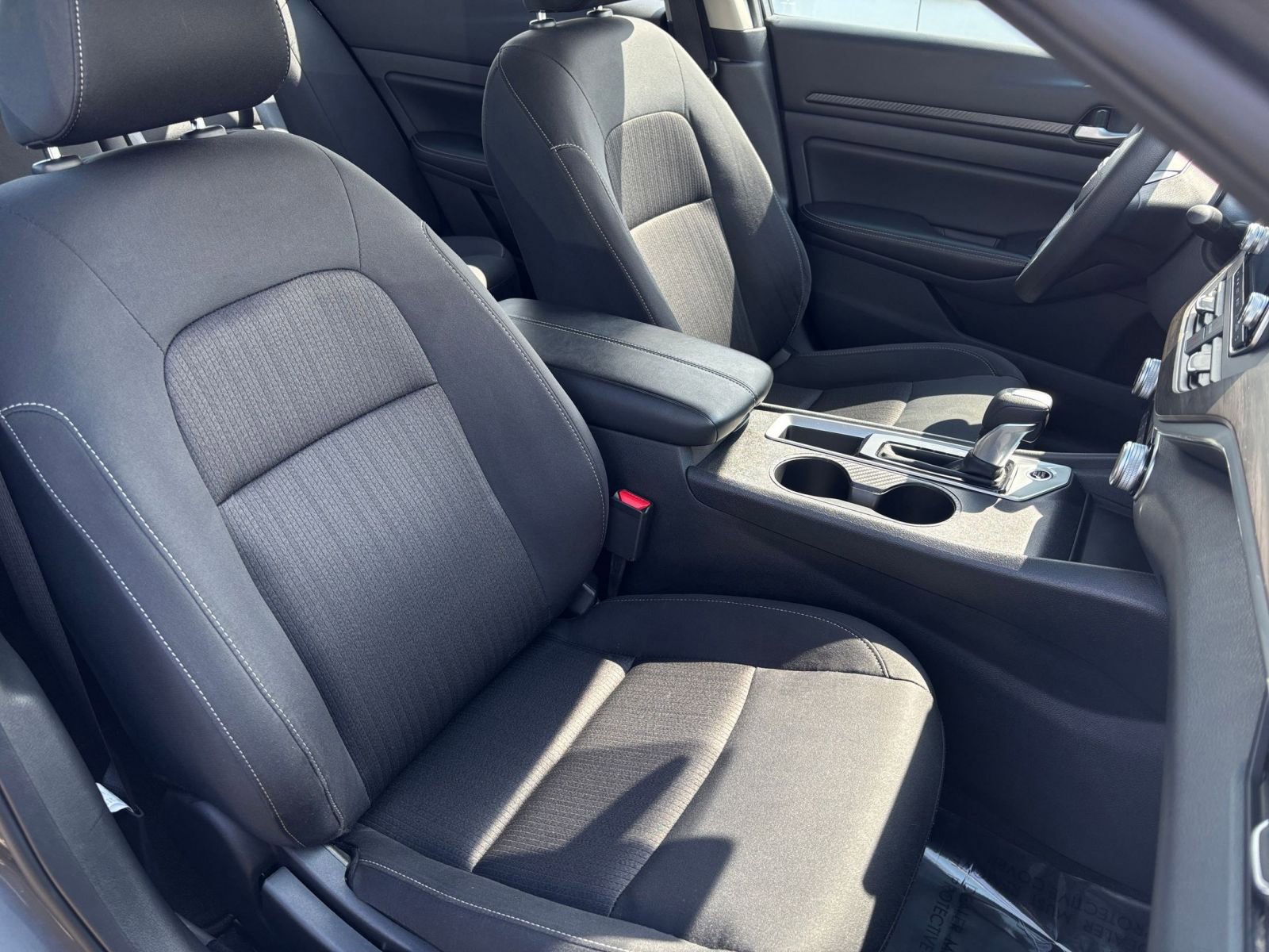 Used 2025 Nissan Altima 2.5 SV FWD image 36