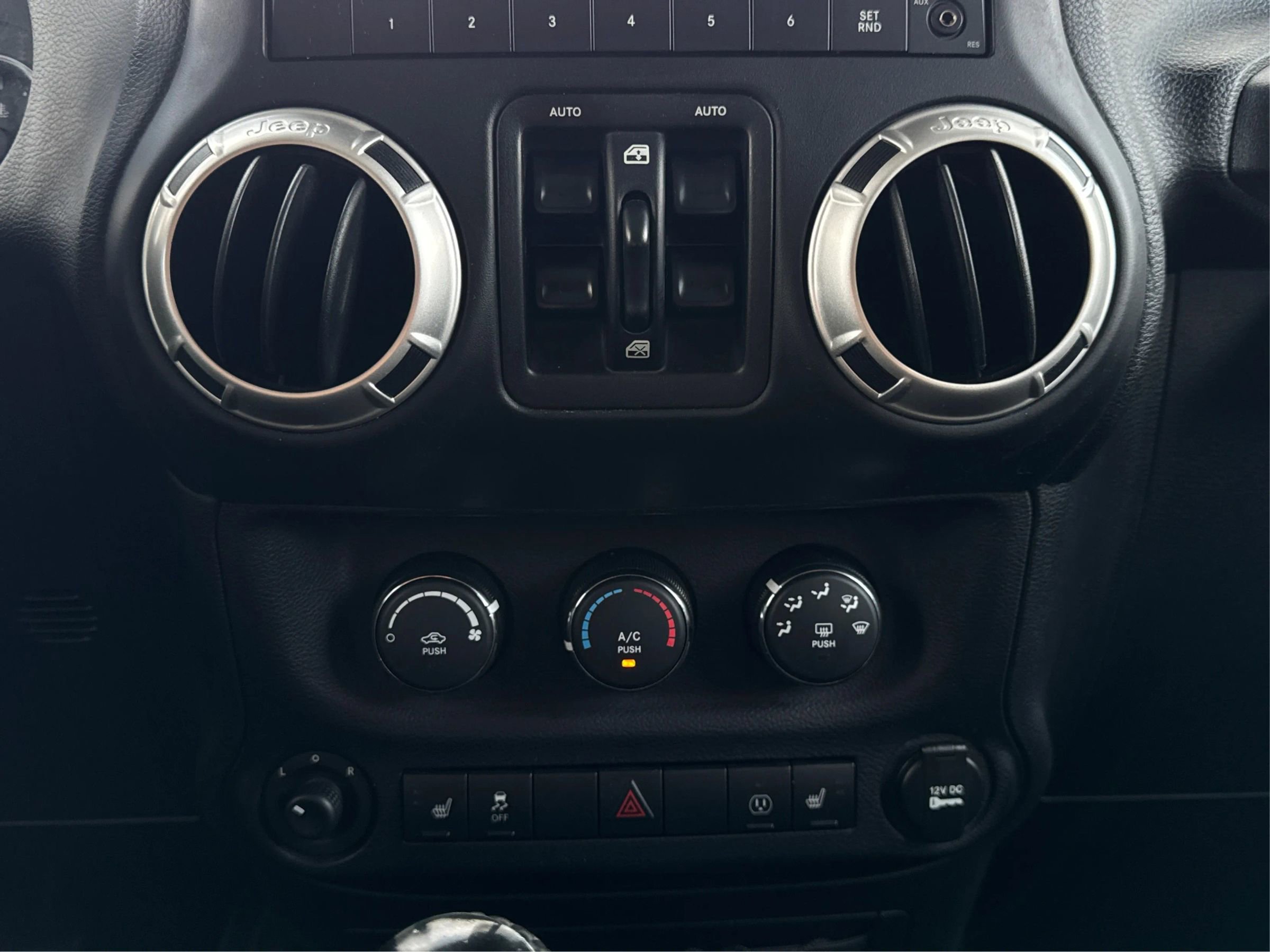 Used 2017 Jeep Wrangler Unlimited Rubicon w/ Connectivity Group image 23