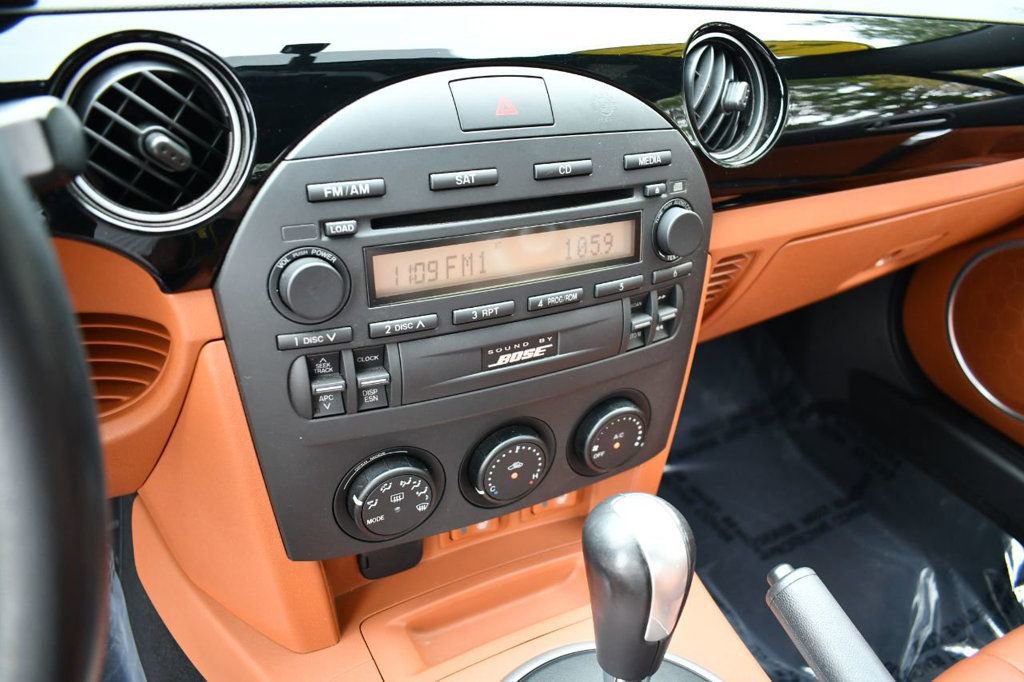 Used 2007 MAZDA MX-5 Miata Grand Touring w/ Premium Pkg image 12