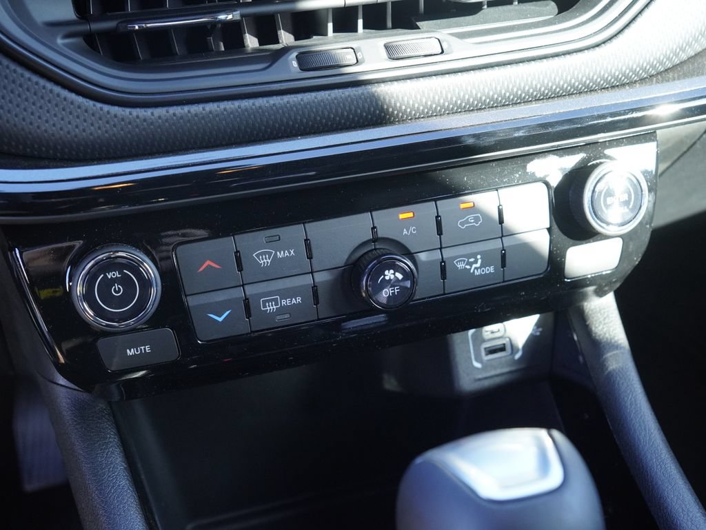 New 2026 Jeep Compass Latitude AWD/4WD image 18