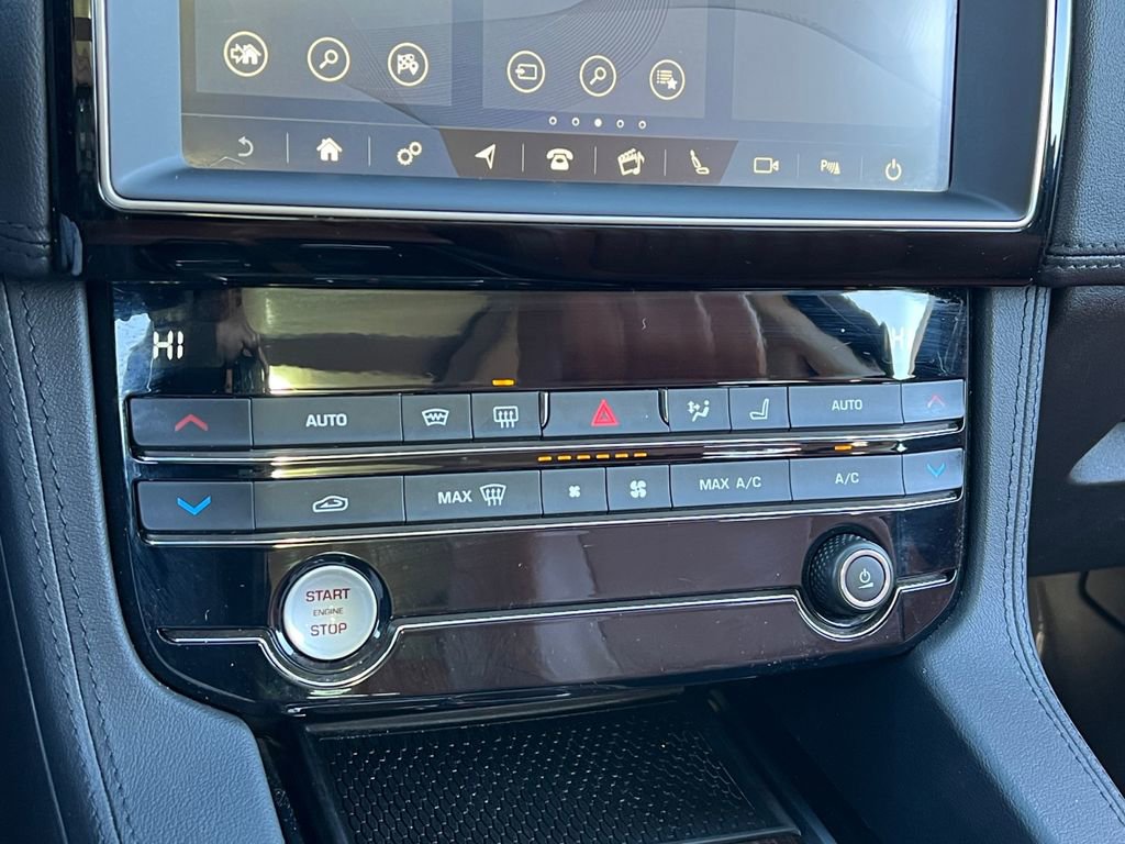Used 2019 Jaguar F-PACE Portfolio image 21