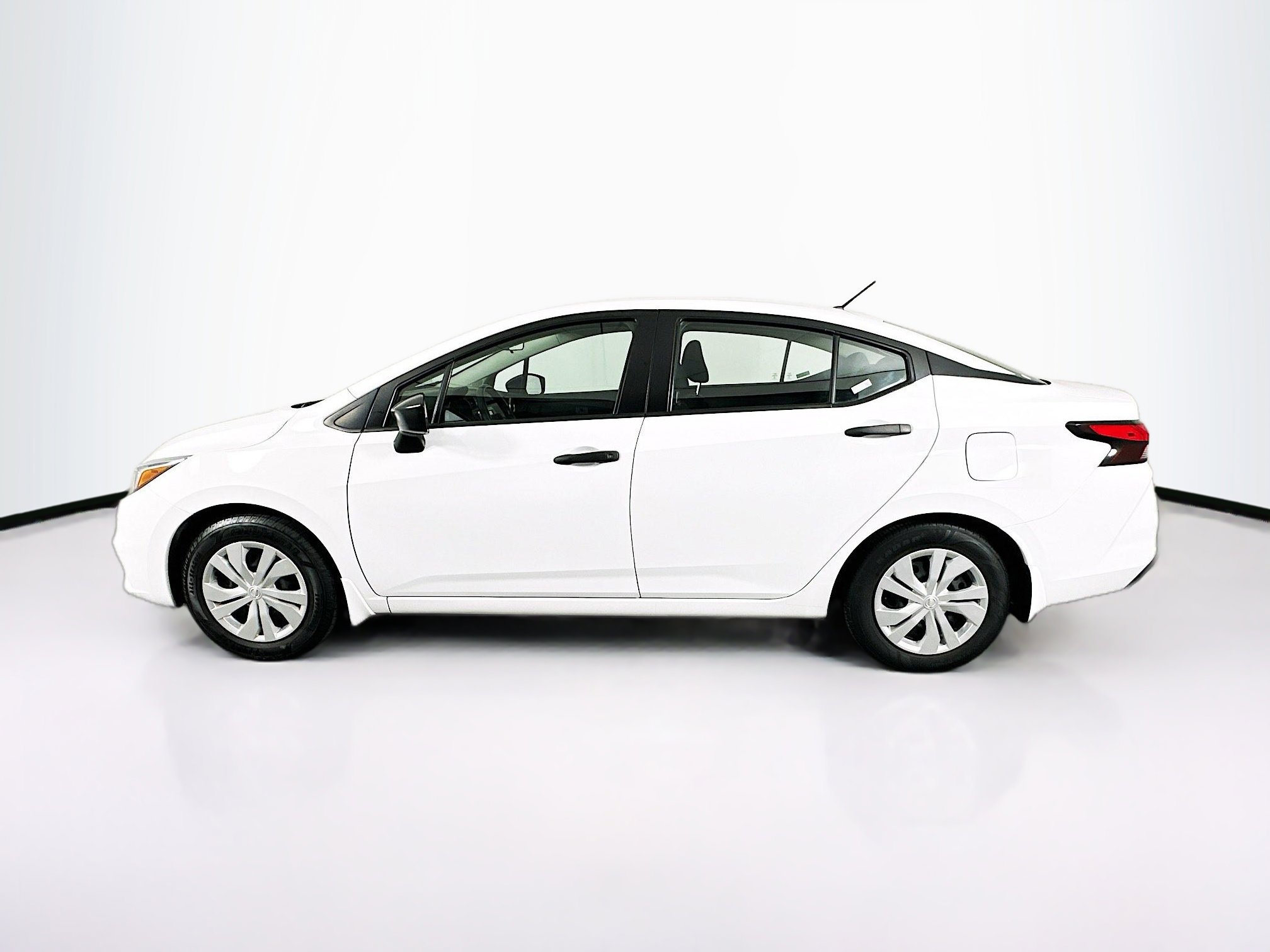 Used 2021 Nissan Versa S image 4