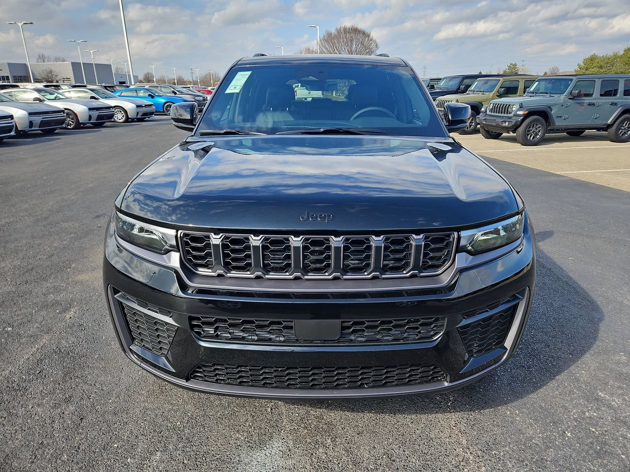 New 2026 Jeep Grand Cherokee Altitude AWD/4WD image 2