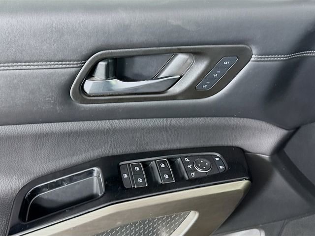 Used 2023 Nissan Pathfinder Platinum image 19