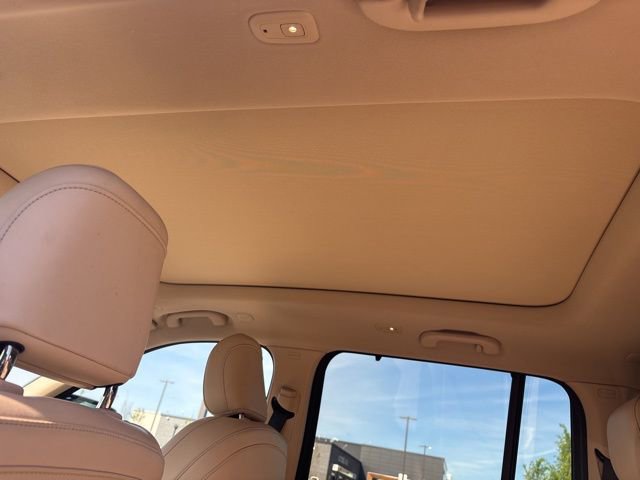 Used 2022 Jeep Grand Cherokee Limited w/ Luxury Tech Group II image 28