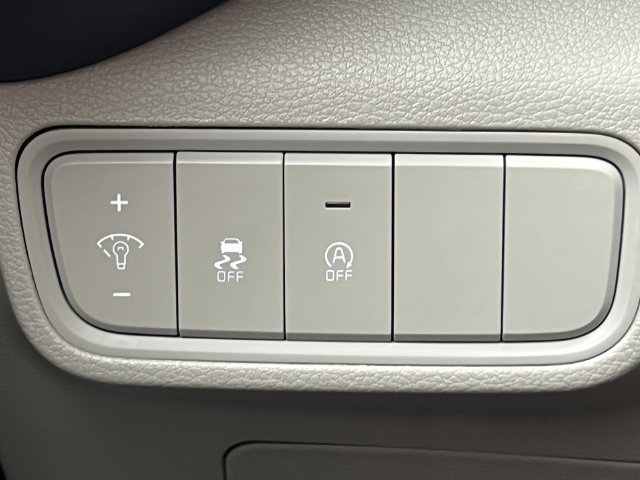 Used 2025 Kia Soul LX w/ LX Technology Package FWD image 15
