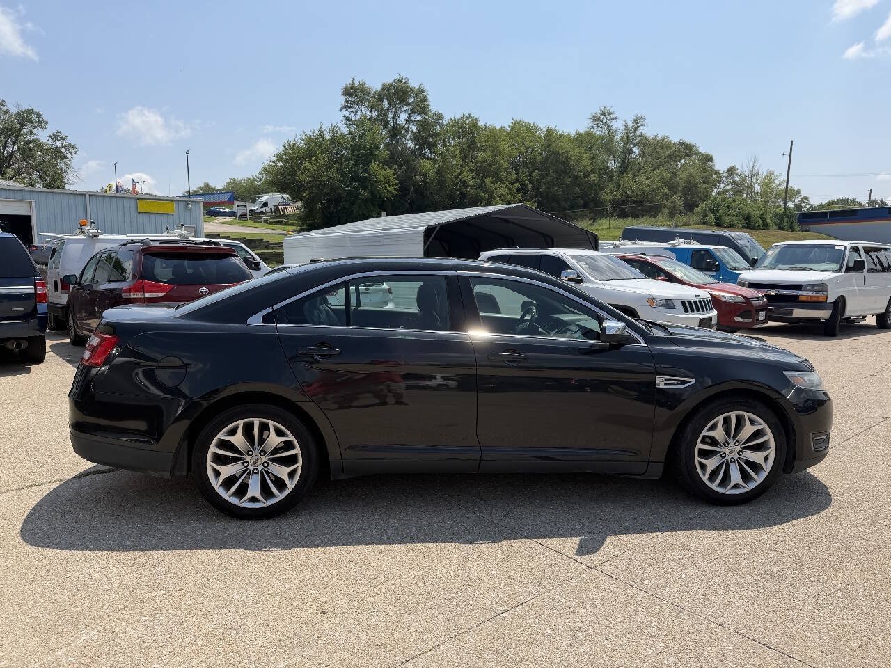 Used 2013 Ford Taurus Limited FWD image 6