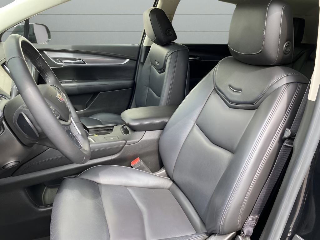 Used 2018 Cadillac XT5 Luxury w/ LPO, Sport Package image 12