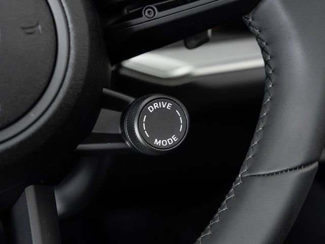 Certified 2025 Porsche Cayenne image 16
