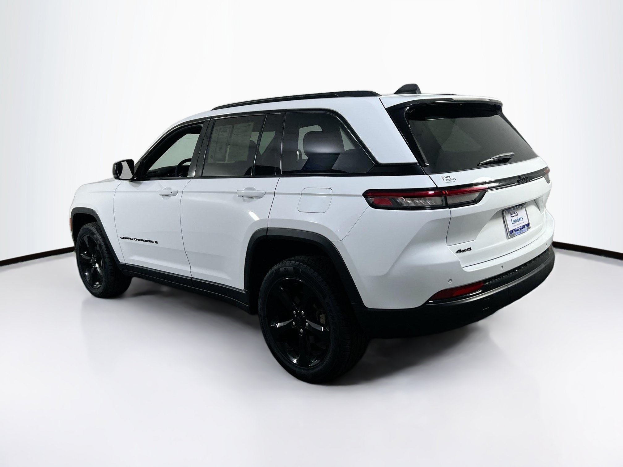 Used 2023 Jeep Grand Cherokee Altitude AWD/4WD image 7