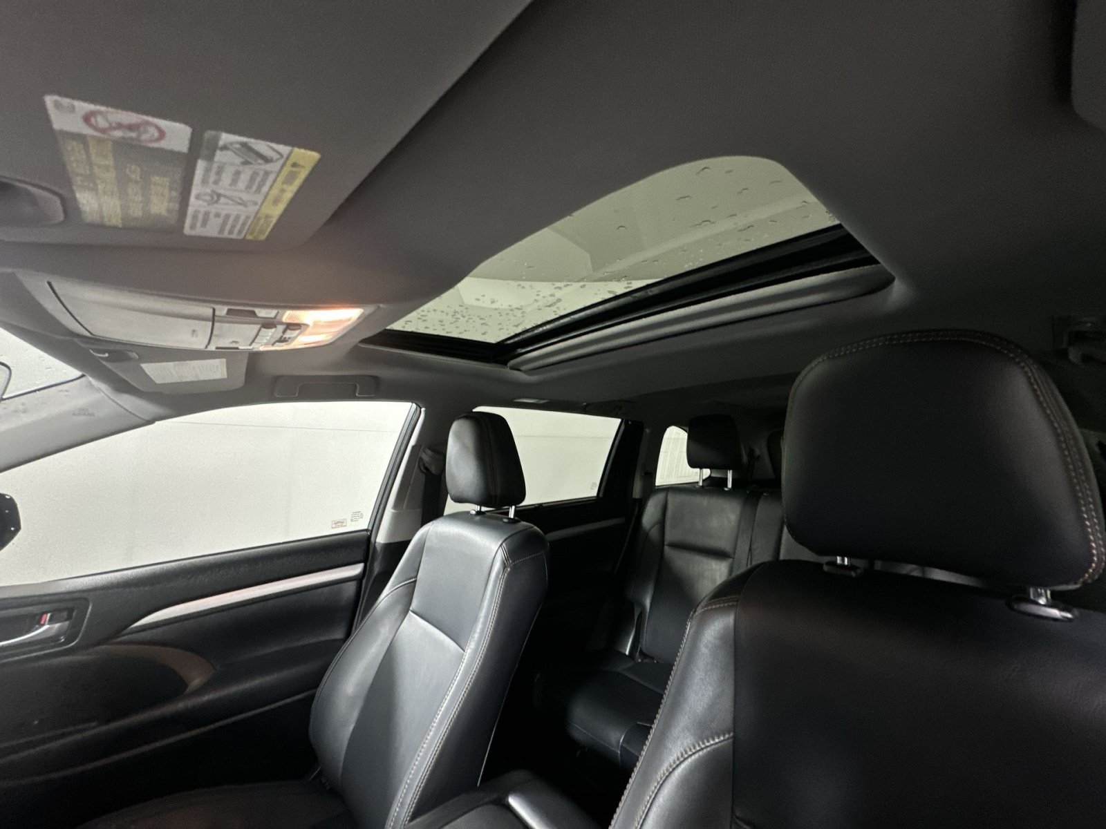 Used 2017 Toyota Highlander XLE AWD/4WD image 24