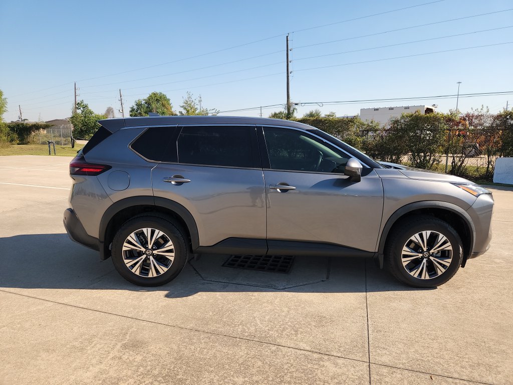 Used 2021 Nissan Rogue SV FWD image 4