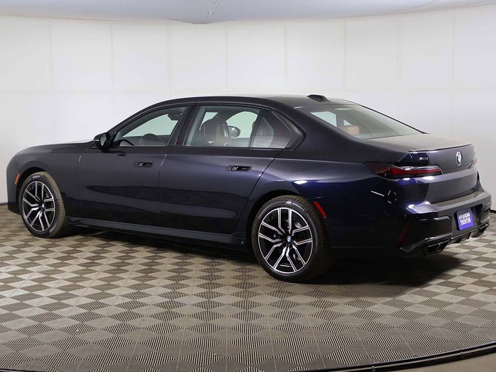 Used 2023 BMW 760i xDrive w/ Executive Package AWD/4WD image 13