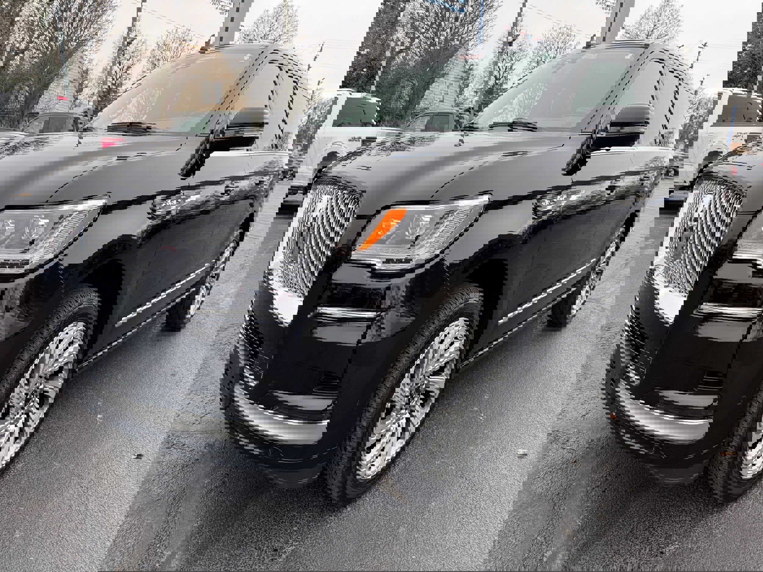 Used 2024 Lincoln Navigator Reserve image 3