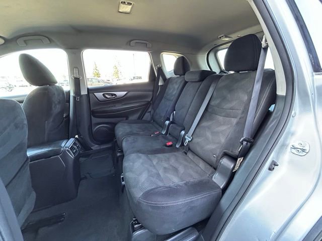 Used 2015 Nissan Rogue SV image 34