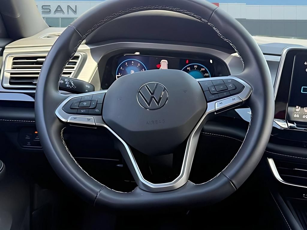 Used 2025 Volkswagen Atlas Cross Sport SE AWD/4WD image 9