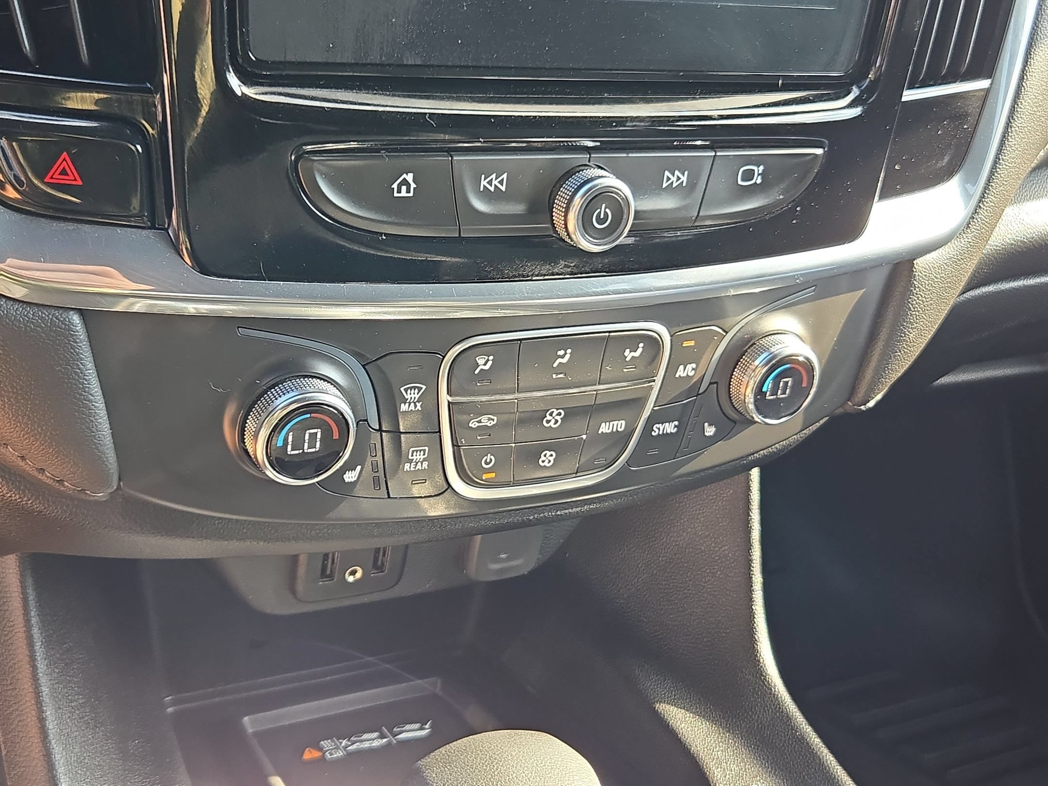 Certified 2023 Chevrolet Traverse LT FWD image 17