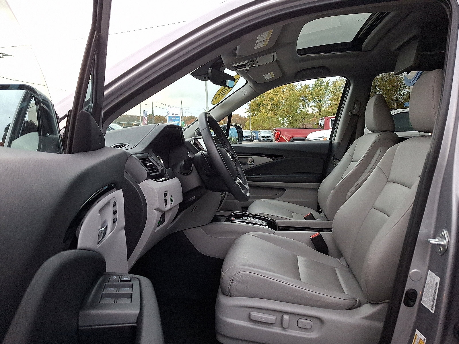 Used 2022 Honda Pilot Touring image 16