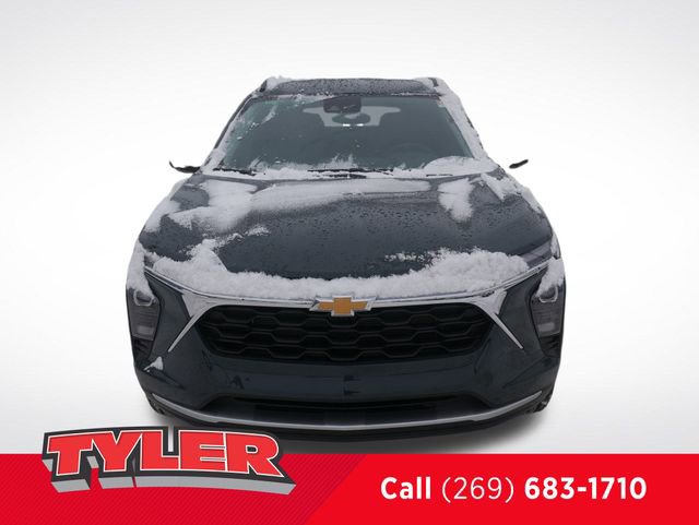 New 2026 Chevrolet Trax LT w/ Driver Confidence Package FWD image 2