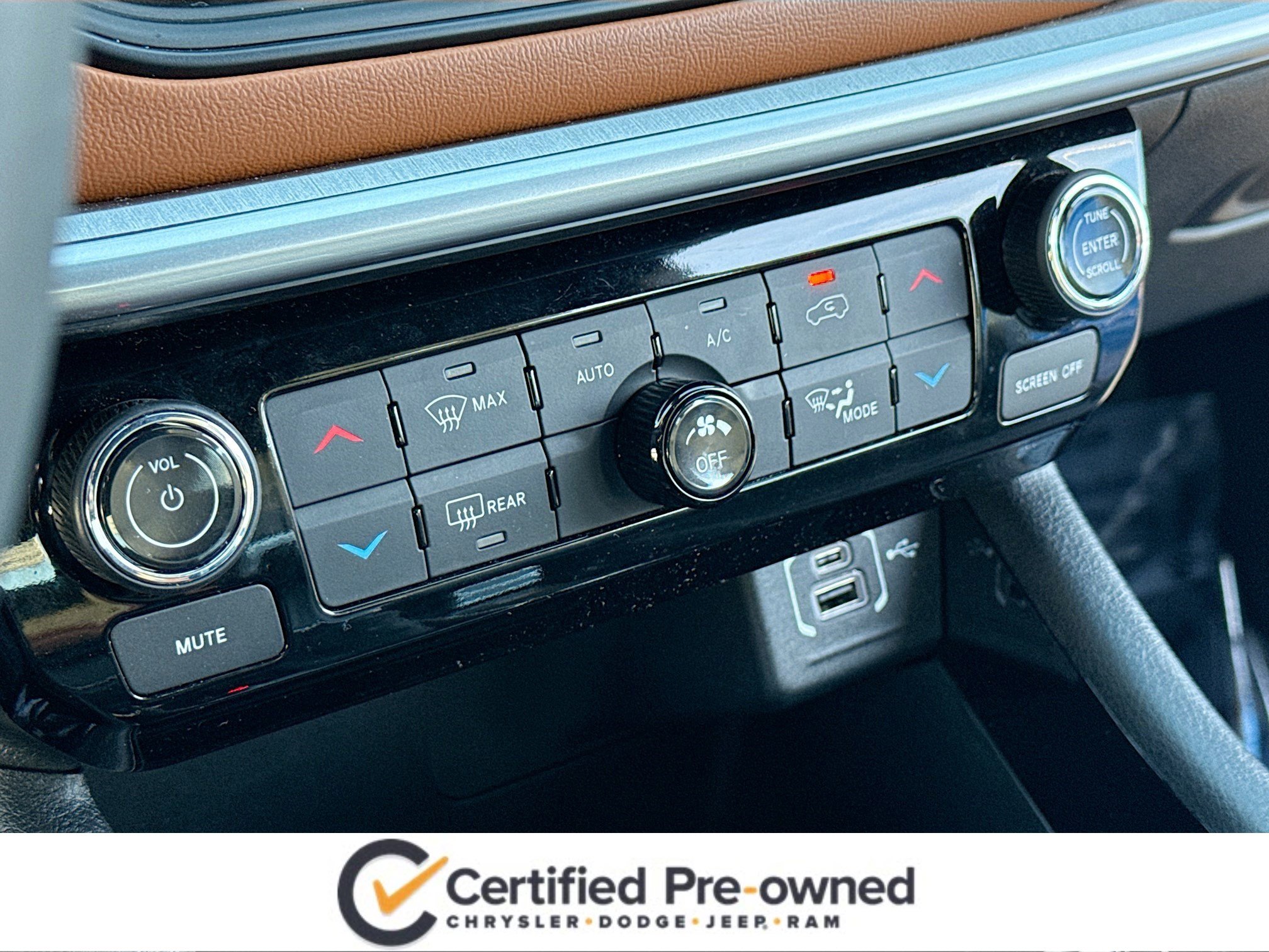 Used 2025 Jeep Compass Limited image 11