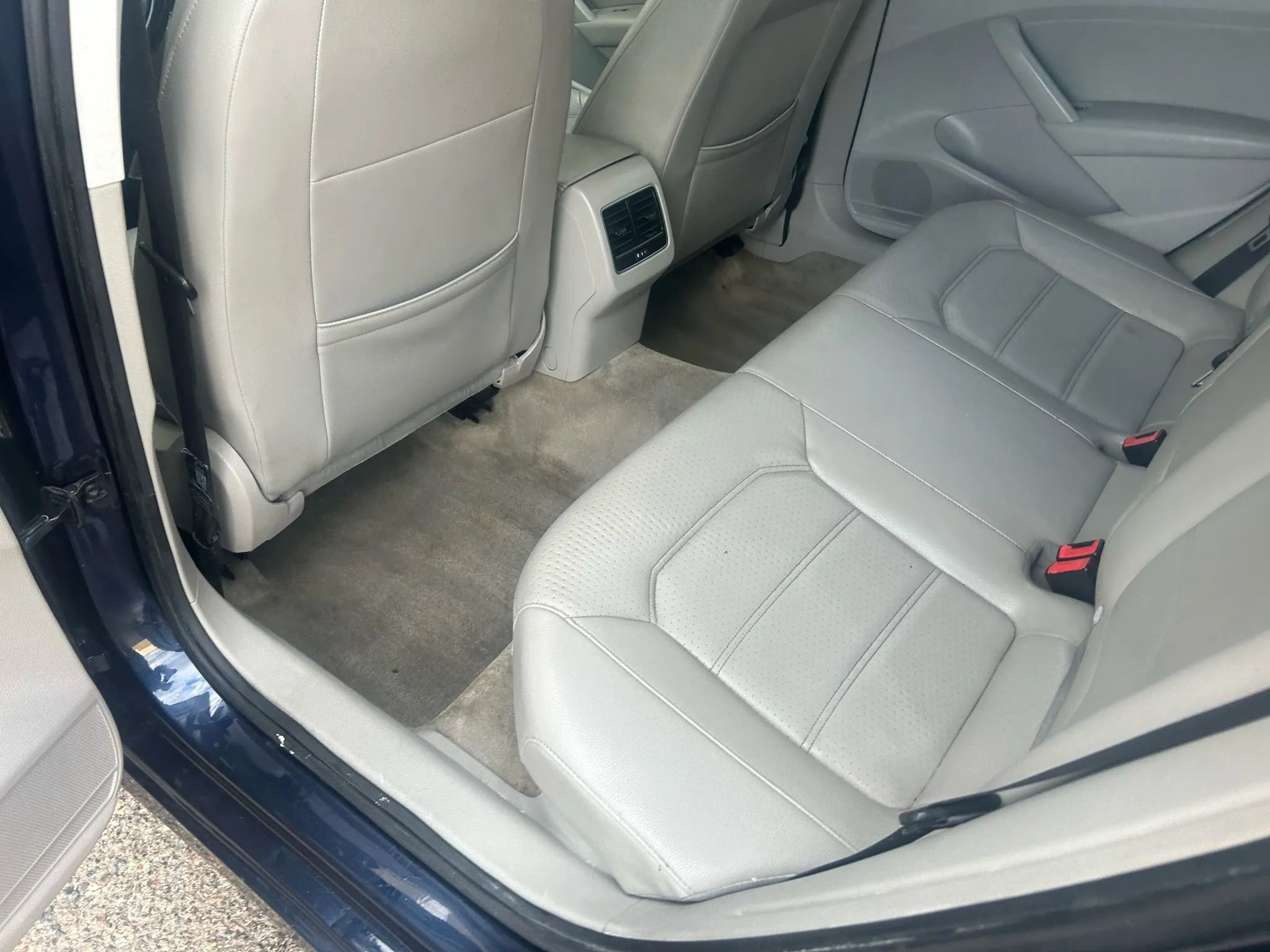 Used 2013 Volkswagen Passat TDI SE image 20