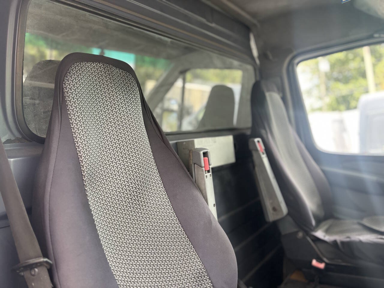 Used 2006 Dodge Sprinter 2500 w/ Window Group II RWD image 18