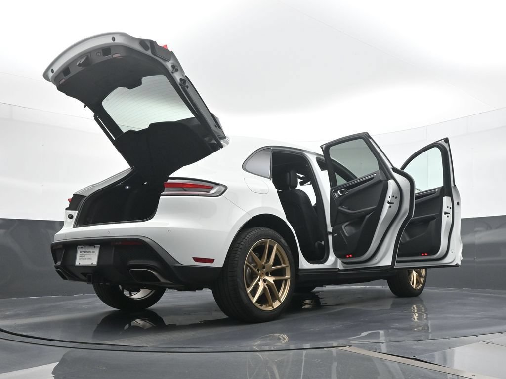 Certified 2025 Porsche Macan AWD/4WD image 27