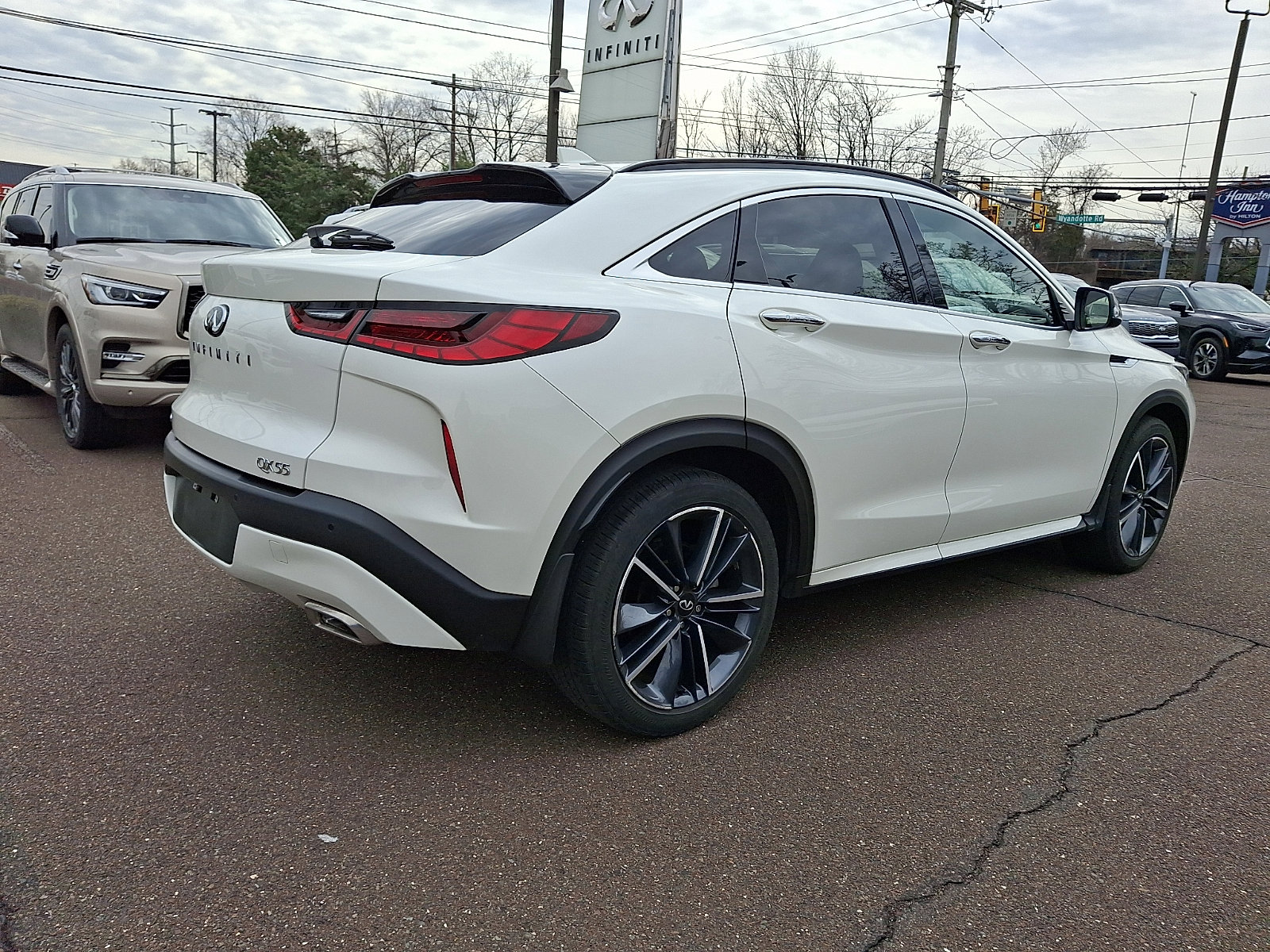 Certified 2023 INFINITI QX55 Luxe w/ Cargo Package image 6