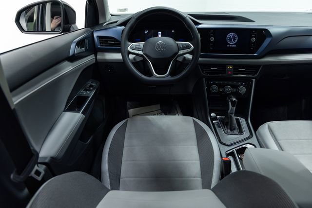 Used 2024 Volkswagen Taos SE image 3
