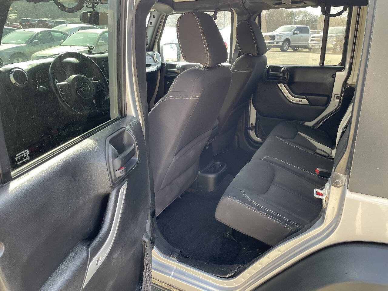 Used 2013 Jeep Wrangler Unlimited Sahara image 16