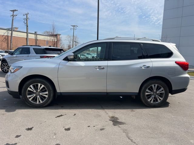 Used 2018 Nissan Pathfinder SV w/ SV Tech Package image 8