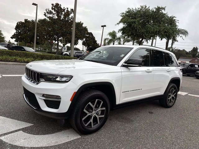 Used 2024 Jeep Grand Cherokee Limited AWD/4WD image 7