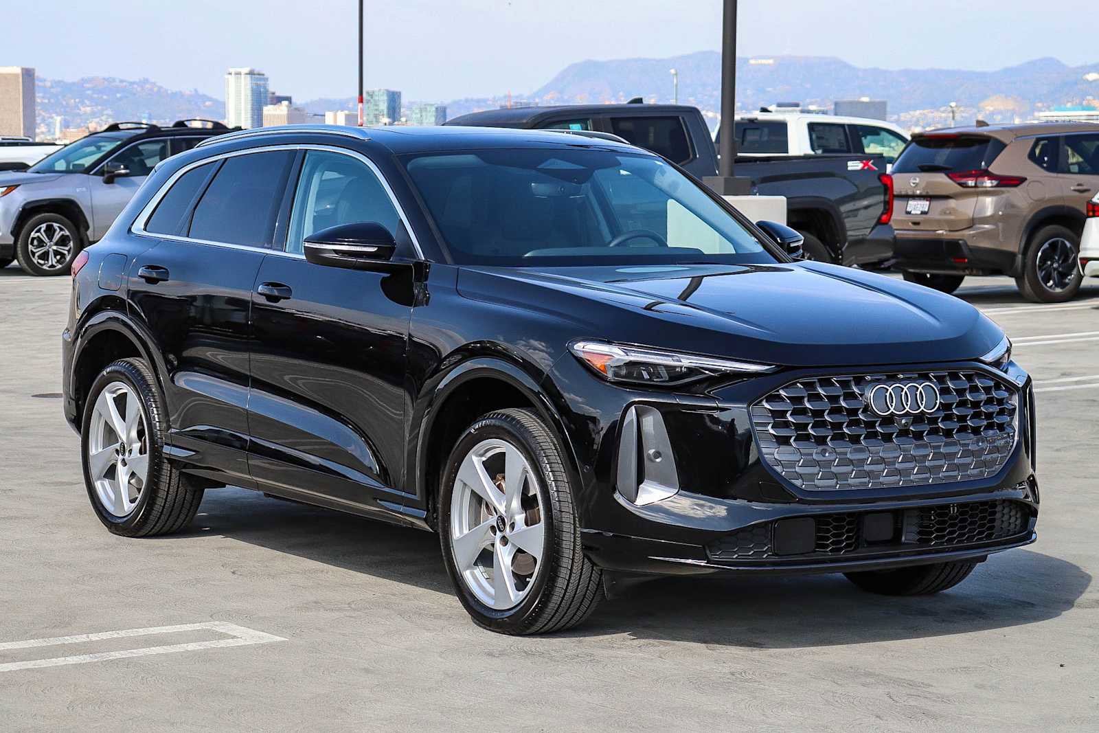 Used 2025 Audi Q5 Premium Plus w/ Premium Plus image 3