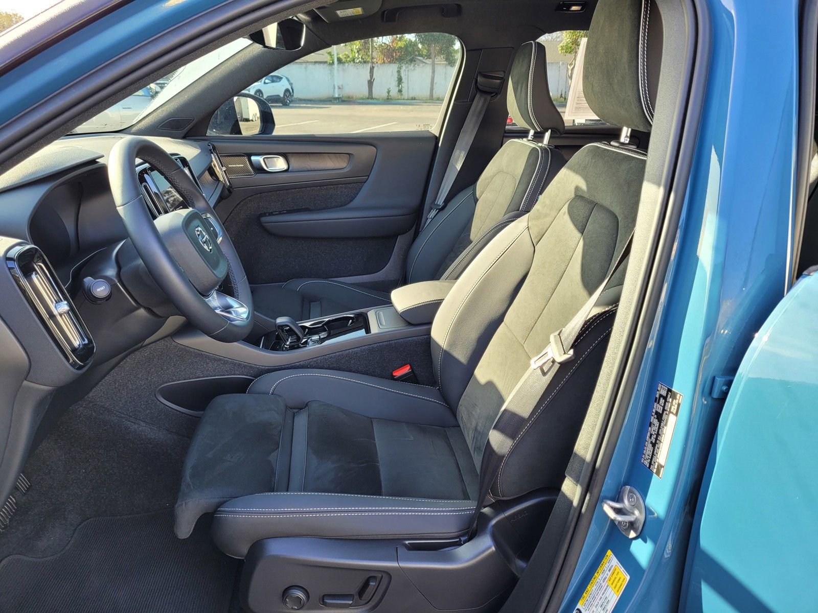 Certified 2023 Volvo XC40 Recharge Ultimate image 13