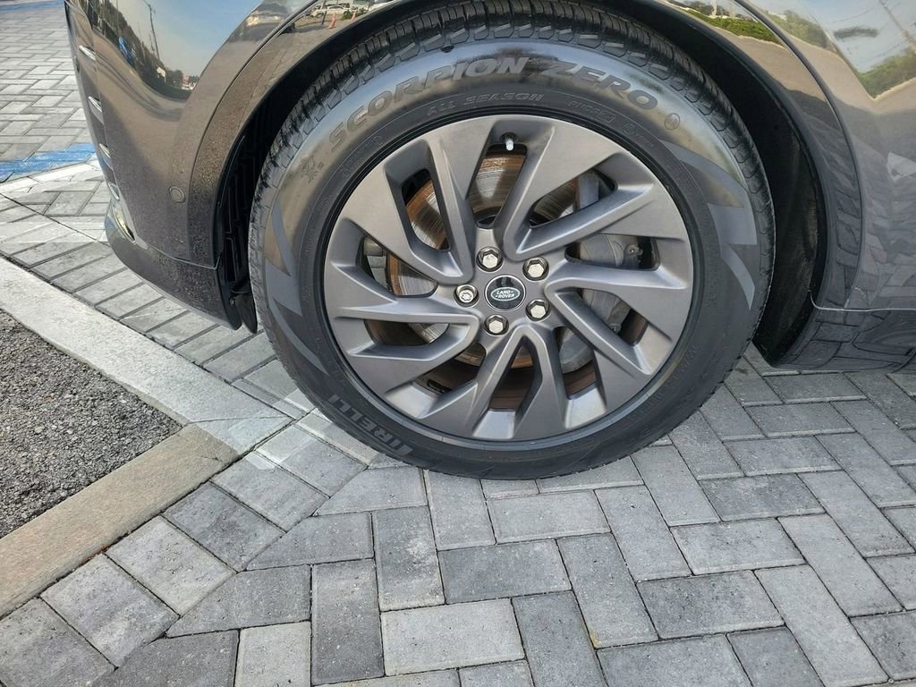Certified 2024 Land Rover Discovery Dynamic SE AWD/4WD image 13
