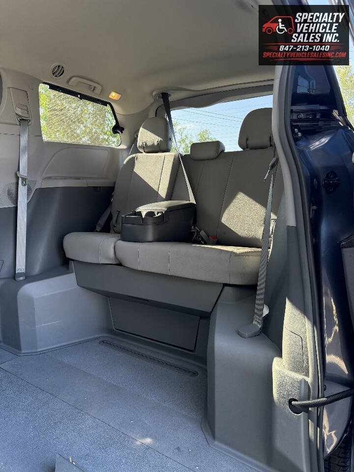 Used 2016 Toyota Sienna XLE FWD image 19