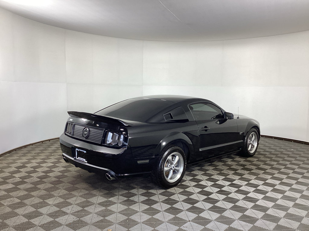 Used 2006 Ford Mustang GT RWD image 2