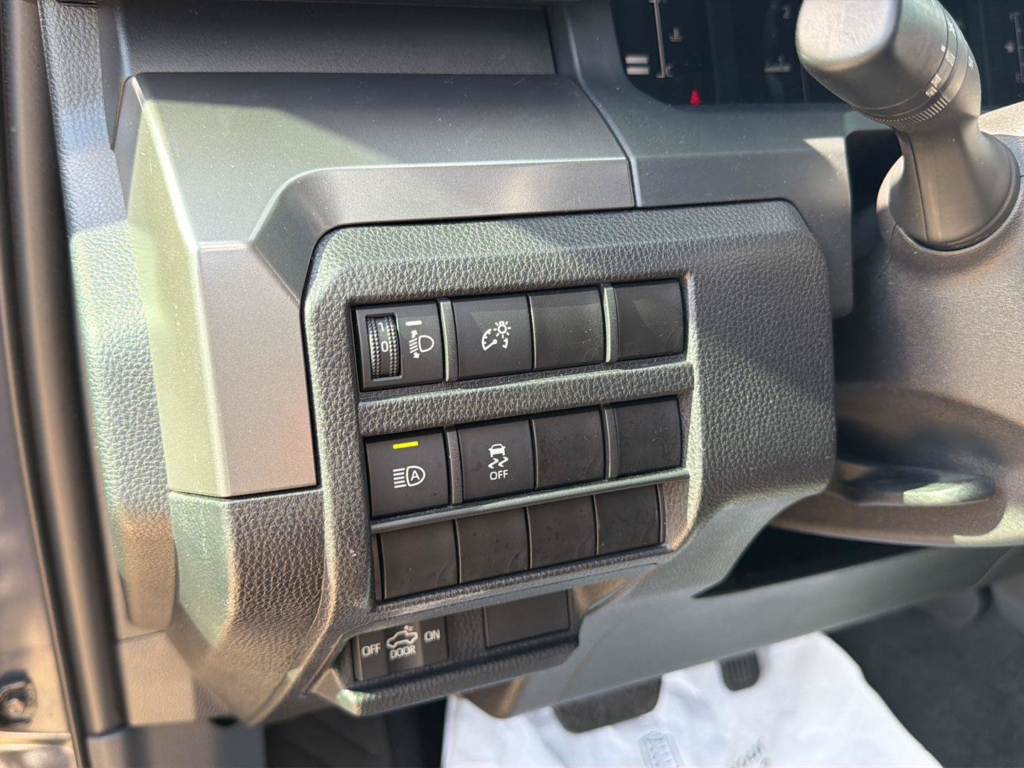 Used 2024 Toyota Tacoma SR5 AWD/4WD image 17